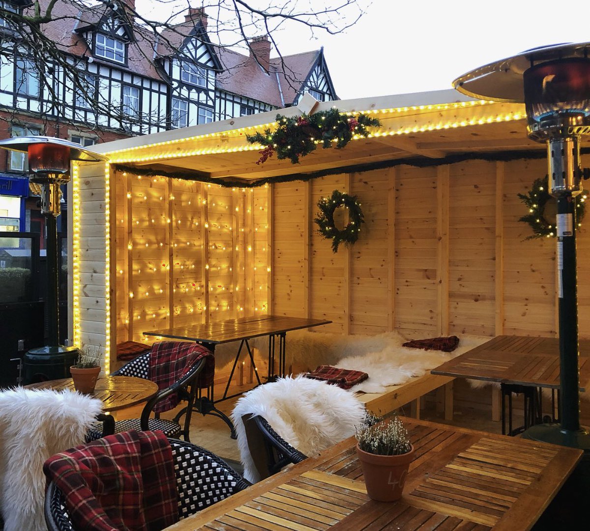 Mulled wine, frosty biers and Bavarian bratwursts... cosy up in the Deacon lodge for some aprés work festive drinking &amp; feasting and kickstart the Christmas celebrations🍻🌭🎄 Our winter terrace bar will be open from tomorrow through until the New Year❄️🍷🥨