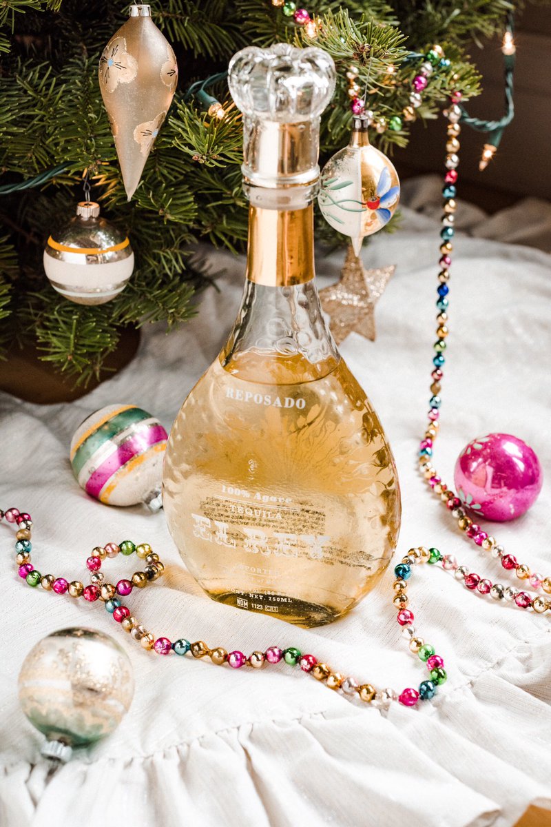 Give the gift of 100% Premium Blue Weber Agave this Holiday Season. 
Store locator in Bio!
#ReignSupreme #SeasonOfGiving