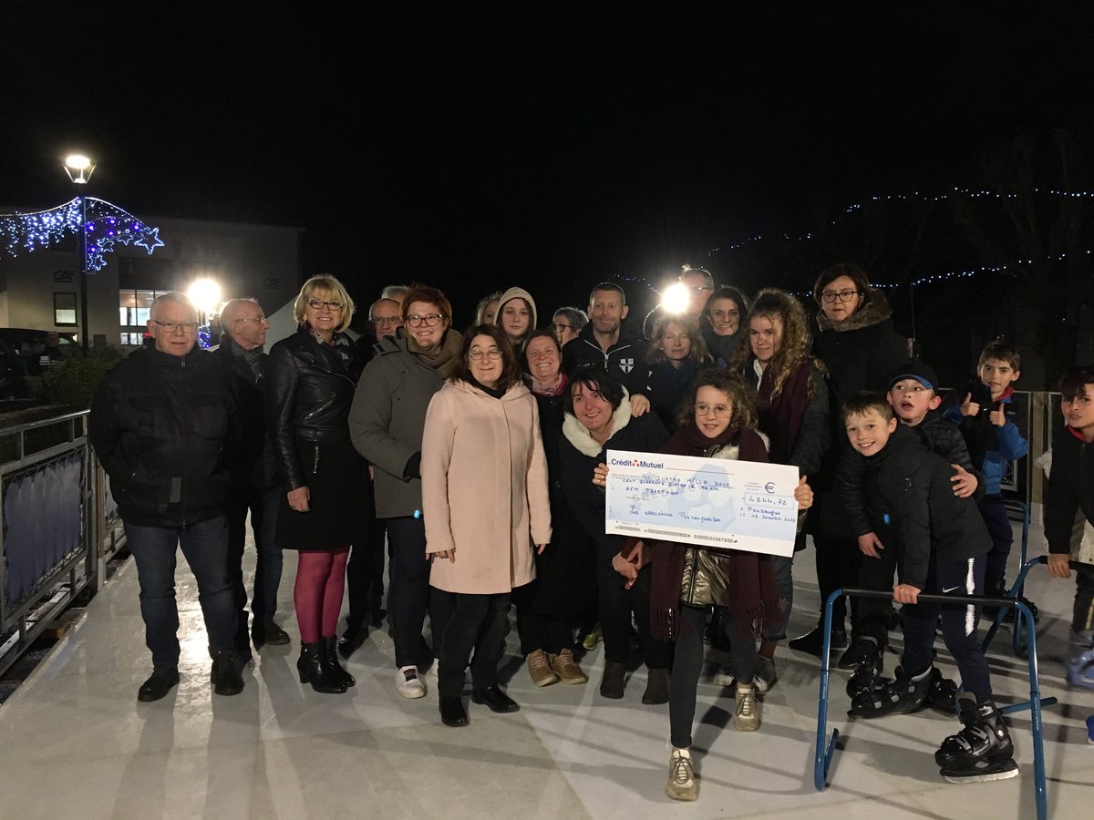 RV sur la patinoire pour la remise du chèque du Telethon, en présence des associations.
Merci et bravo aux associations qui se sont mobilisées et ont fait preuve d’imagination pour cet événement.