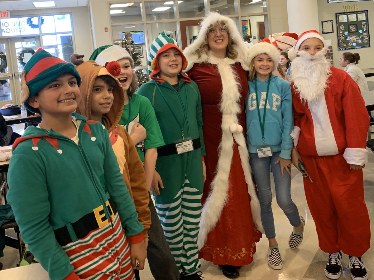 SenoraHite's tweet photo. Enjoyed posing as Mrs Claus. What an honor! Happy Spirit week!!! #LOWLT #phmscougars #phcougarpride https://t.co/r9FDCb8qfJ