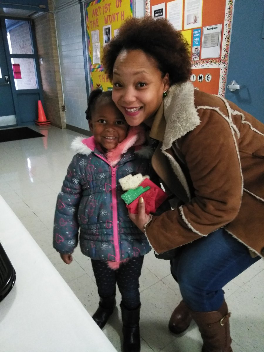 stacyjosignaigo's tweet photo. Annual Cookie event happened today at drop off.@Principal_Swain @ManorISD @nicholecaguirre https://t.co/polQSaRnh8