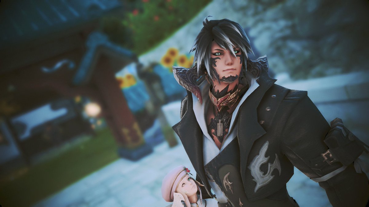 Sexy hair + tiny sexy lady.