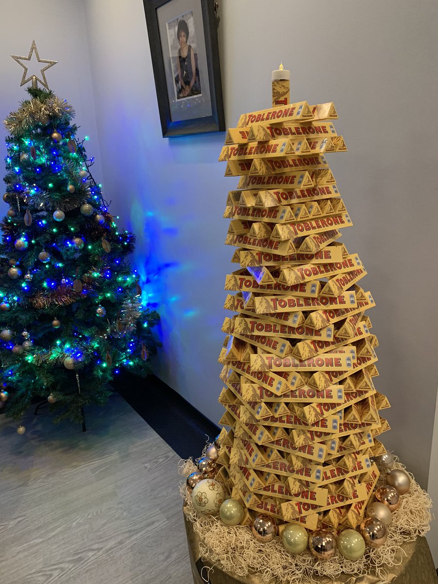 sherps's tweet image. Christmas tree of Toblerones generously donated to Labour ward @Lorrain73758732 @terry_moran1 @Bgearyyork @SimonNearney09 @HullHospitals @katiefh107 just in time for the judging tomorrow #justsaying #notbribing 😂