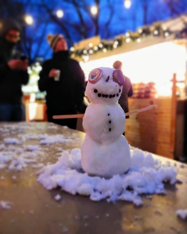 evanstent's tweet photo. What do I do right after surviving a crazy NYC white squall warning?! 🌨️ I bring to life snow-people ⛄😉 Meet my cool new friend. https://t.co/L6TvZhFtuZ https://t.co/vRZWho3ku1