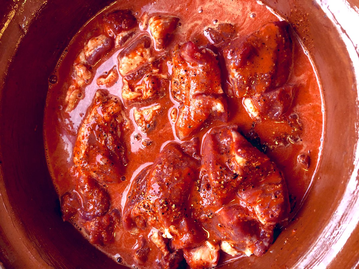 #cochinitapibil en proceso 😋
.
.
.
#placeres #tacos #guacamole #tiendaonline #tortillas #maiz #enviosatodaespaña #enviosatodaeuropa #tequila #delicious #cocinamexicana #tamales #alpastor #salsas #sinaditivos #singluten #comidasana #productosnaturales #productodeldia