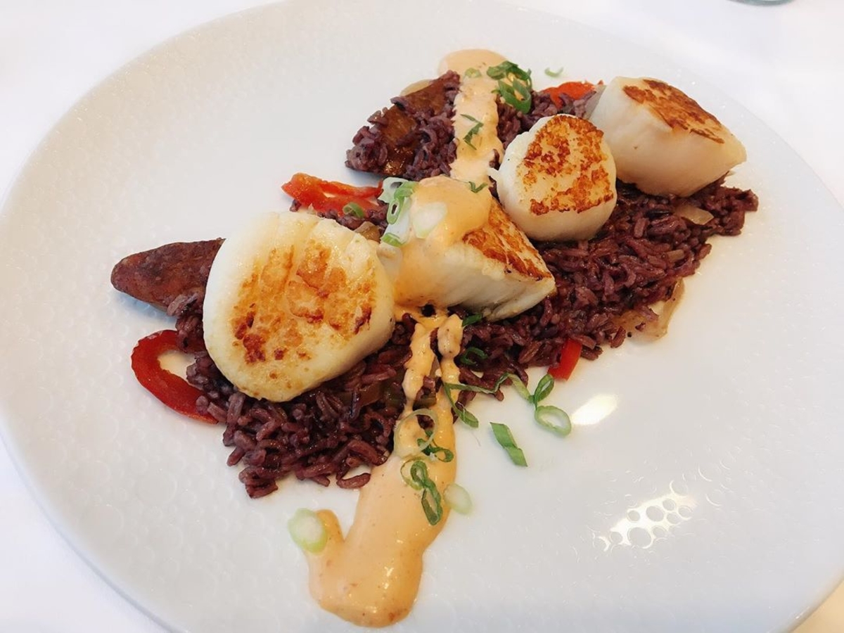 There's no such thing as too much seafood.

(Instagram/wobushiele)