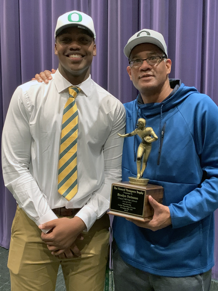 Nobody did it better this season than @PanthersFB2019 DL &amp; <a href="/oregonfootball/">Oregon Football</a> signee <a href="/OfficialSwintt/">𓁺 Iso</a> who received the <a href="/DCGASchools/">Douglas Co. Schools</a> Howard Thompson Trophy as top player in the county as voted on by the head coaches, administrators and media. <a href="/Kchino91/">Bryant D. Swinson</a> <a href="/kelli_swinson/">KELLI SWINSON</a> <a href="/Justin_DeShon/">Justin DeShon</a>