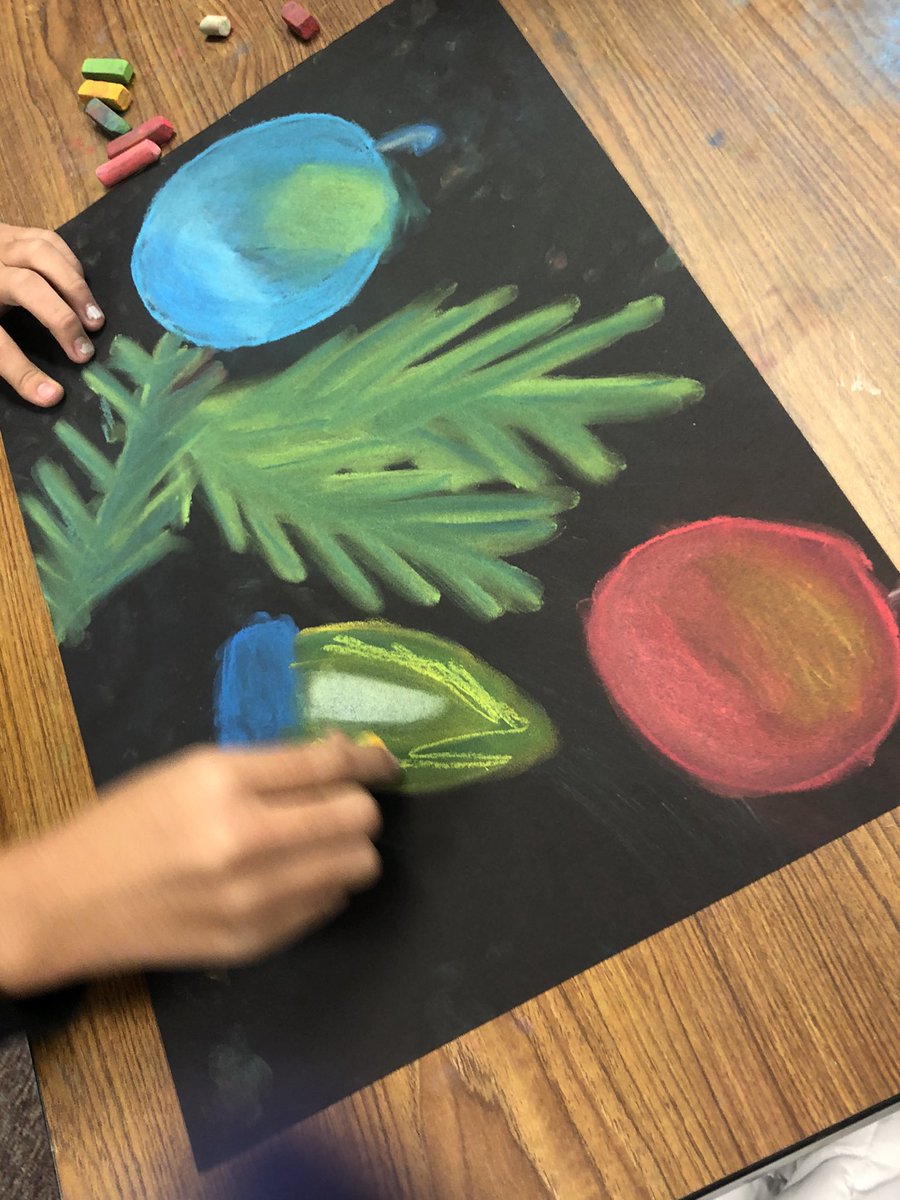 MsAmberASP's tweet photo. Today our ASP 4th and 5th graders learned about chiaroscuro! We tried to show how light spread out across an object and holiday baubles were the perfect test subject. They so nailed it! #journeytoawe #BakerASP @SteamyBakerBear @bakerelembears  #artstudents #elementaryart https://t.co/aD6ukinHjN
