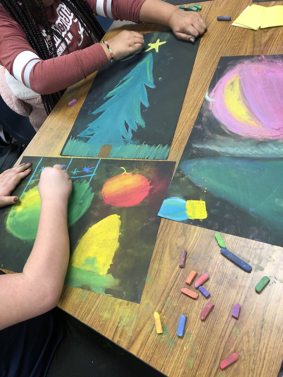 MsAmberASP's tweet photo. Today our ASP 4th and 5th graders learned about chiaroscuro! We tried to show how light spread out across an object and holiday baubles were the perfect test subject. They so nailed it! #journeytoawe #BakerASP @SteamyBakerBear @bakerelembears  #artstudents #elementaryart https://t.co/aD6ukinHjN