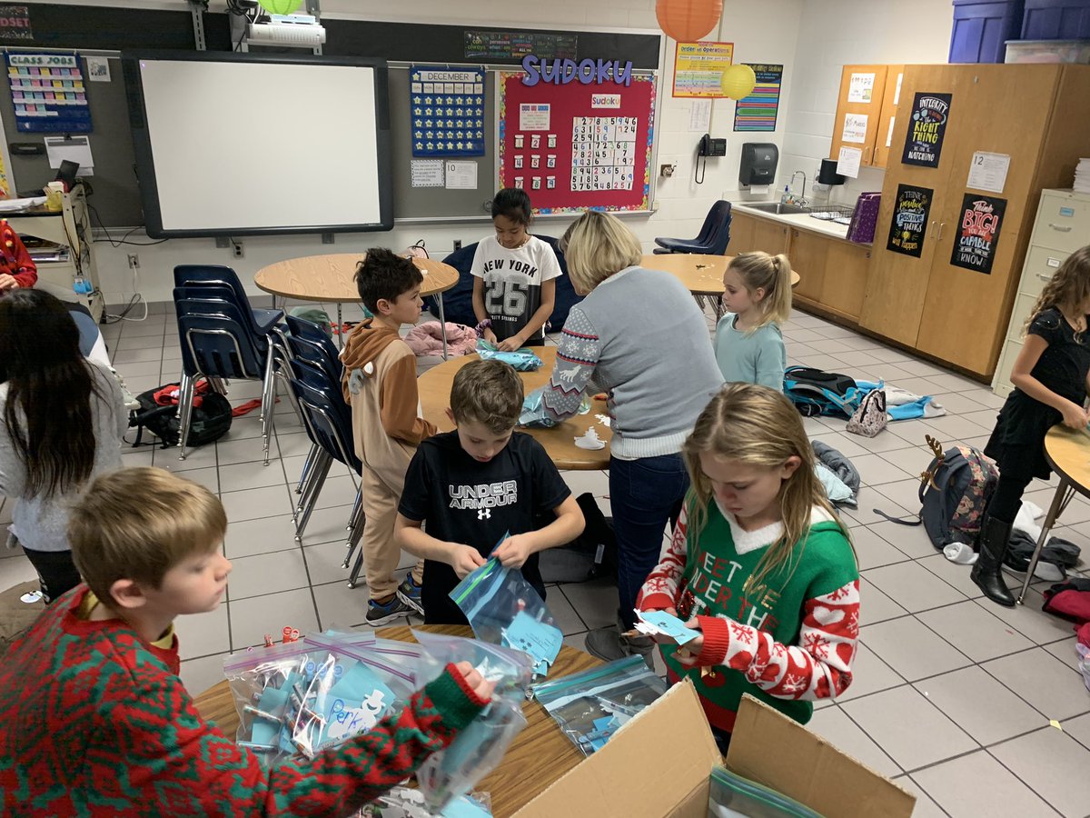 These awesome kids filled 364 Winter Wondergrams in an hour! #teamwork #SCA #SESsharks #McCartneyhelped