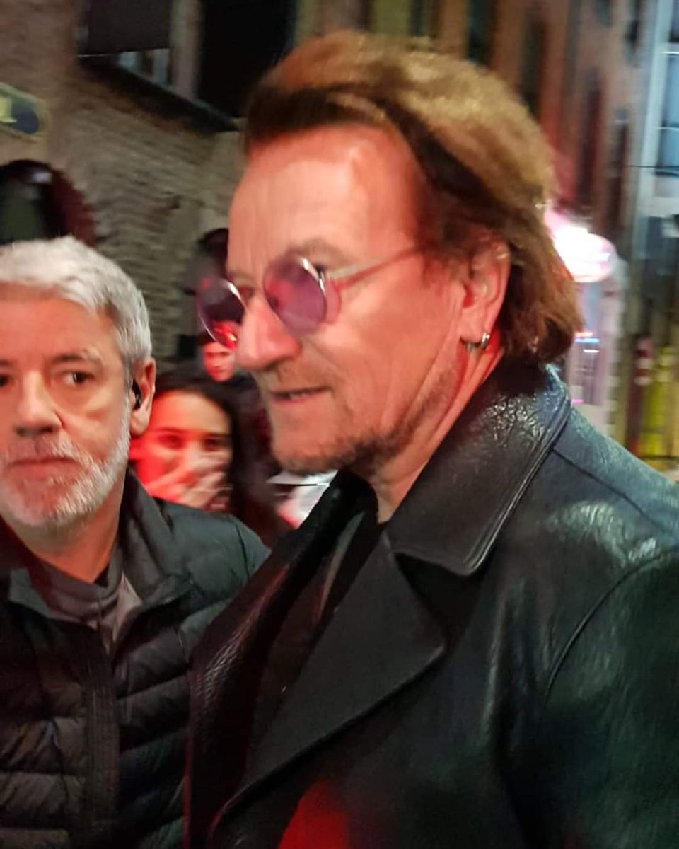 daniDpVox's tweet image. #Bono at the #Inhaler gig at the #Buttonfactory in #Dublin tonight  

Ph. Liana Lopes fb via @u2southamerica instagram.com/p/B6O1nVVjs2f/…
#U2 #U2NewsIT #U2Dublin