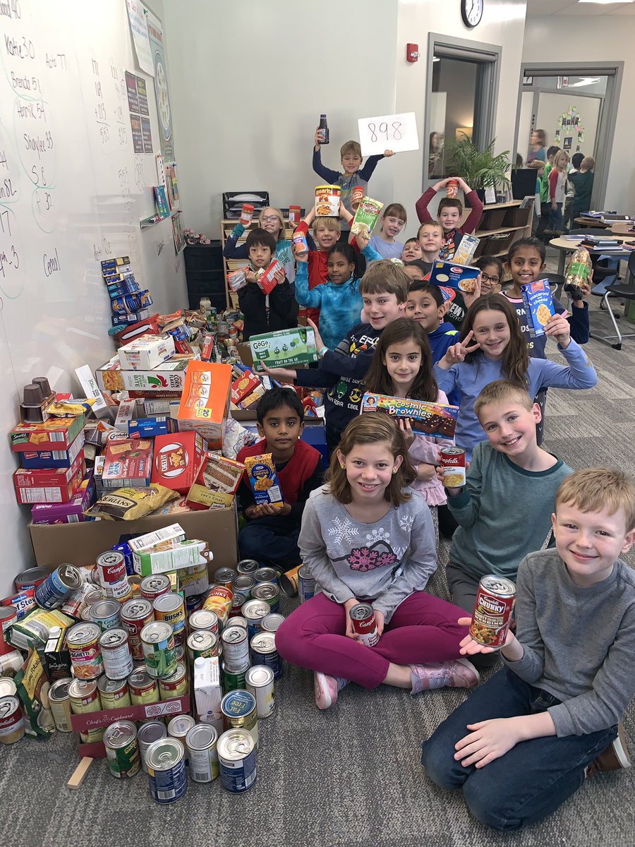MrsSarkovics's tweet photo. Thank you to the NBE Bulldogs for helping our classes with the food drive.  We could could not have done it without your support! @NBEbulldogs #BulldogsConnect @amrobinson83 https://t.co/T1vWeW6gsU