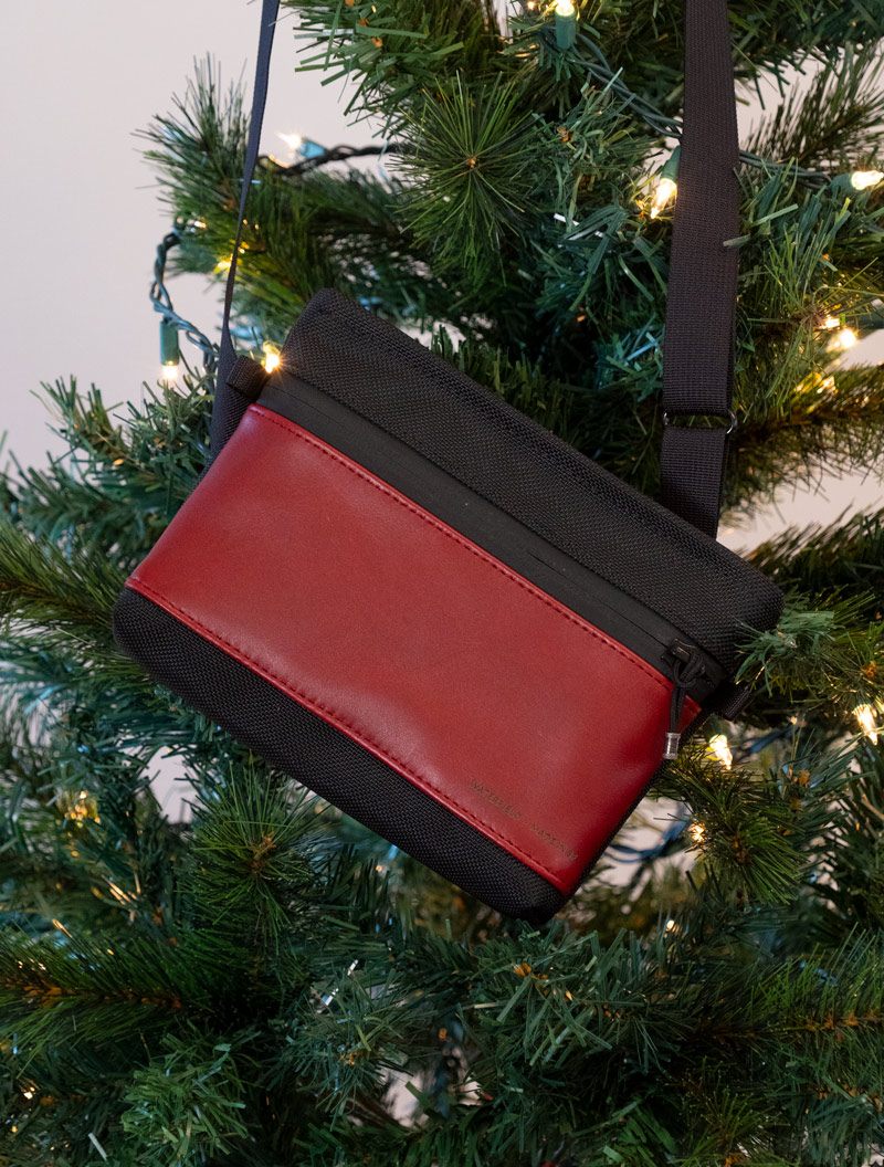 SFBags's tweet photo. In-stock. SHIPS TODAY!
The MARQUIS CROSSBODY: https://t.co/IXLE27fCxY
#lastminute #gifts #crossbody #leather #style #extrapocket #organize #fashion #tech #wallet https://t.co/k3fT29RSo7