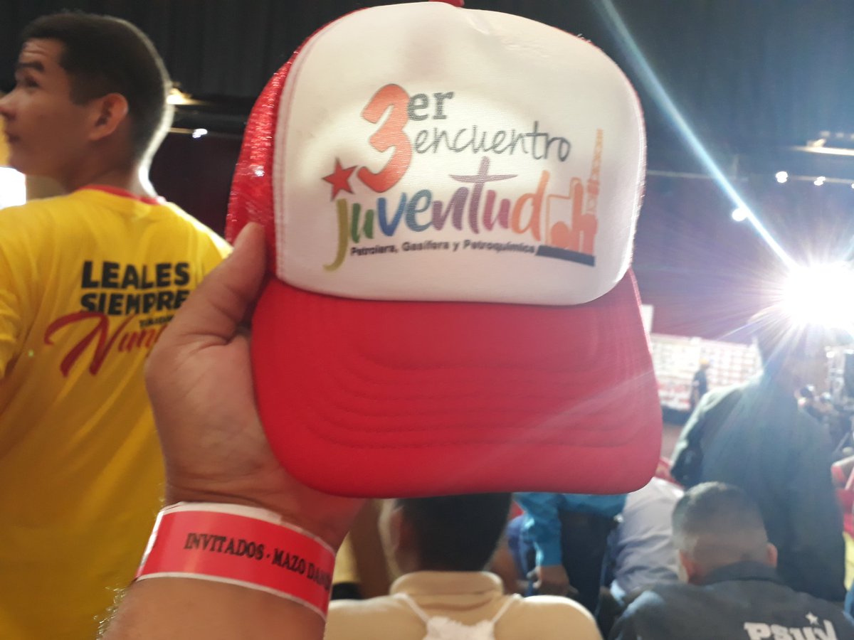 ismaellugojp's tweet photo. El @FNJPetrolera y la @JuventudPSUV activos desde #Monagas en el mejor programa de venezuela @ConElMazoDando con nuestro capitán @dcabellor en su programa #280
#ElmazoTeDeseaFelizChavidad
#ElmazoTeDeseaFelizChavidad 
#ElmazoTeDeseaFelizChavidad https://t.co/IjBwmuUclN