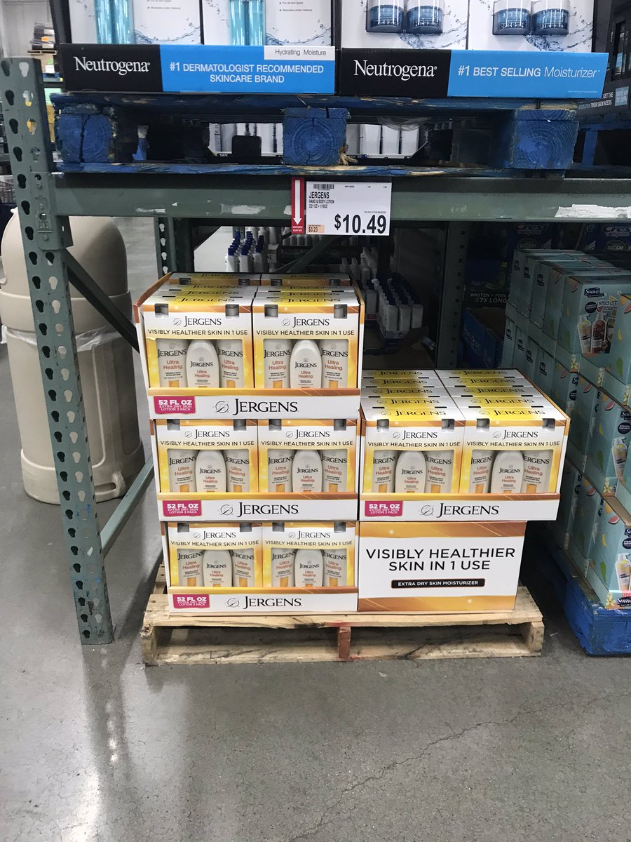 m_rains3's tweet photo. #acostachristmaschallenge @JergensUS @BJsWholesale @CPGChristmas https://t.co/uw8nd9jJBU
