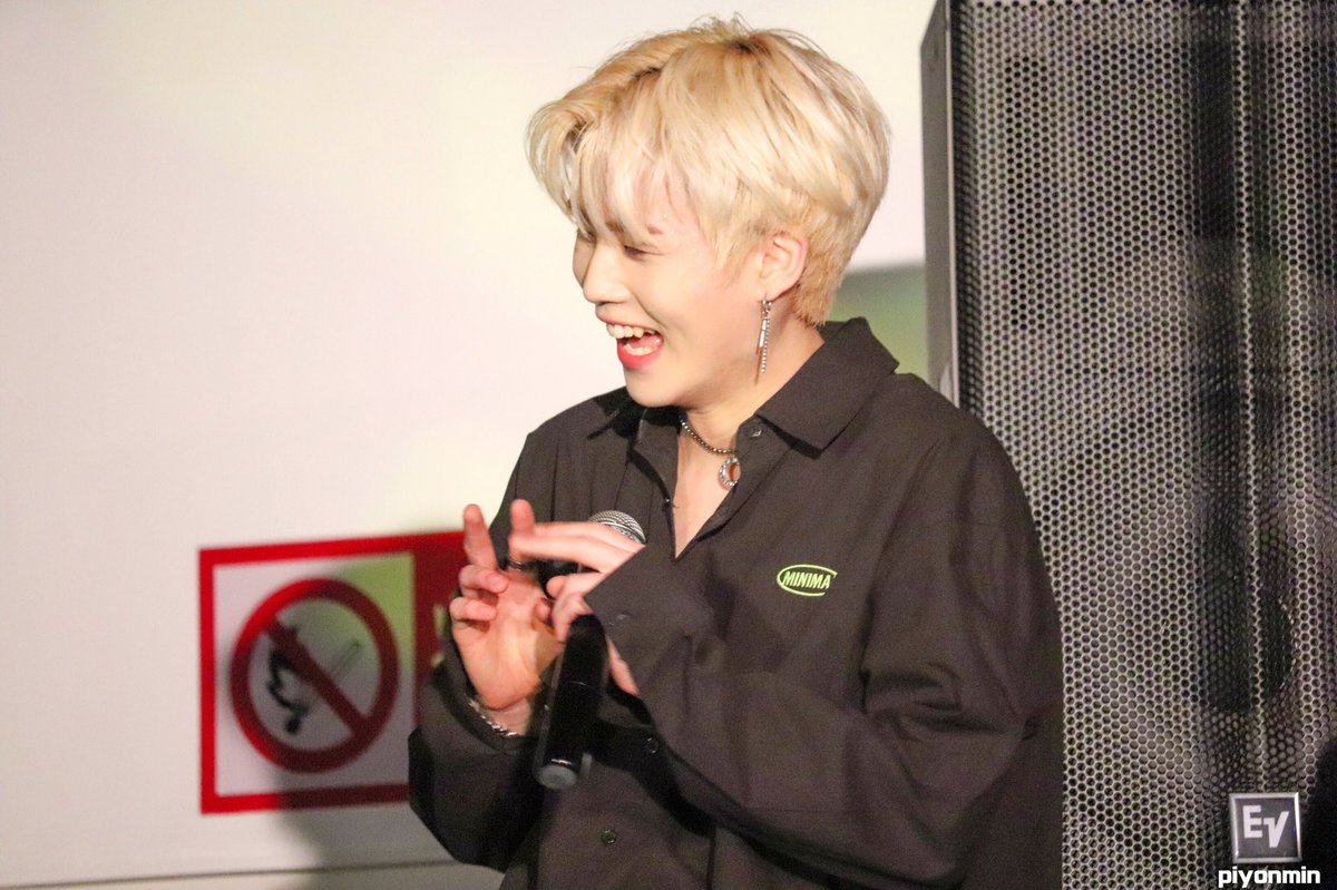 darkerbee's tweet image. HELLO??? HES SO CUTE IM GONE