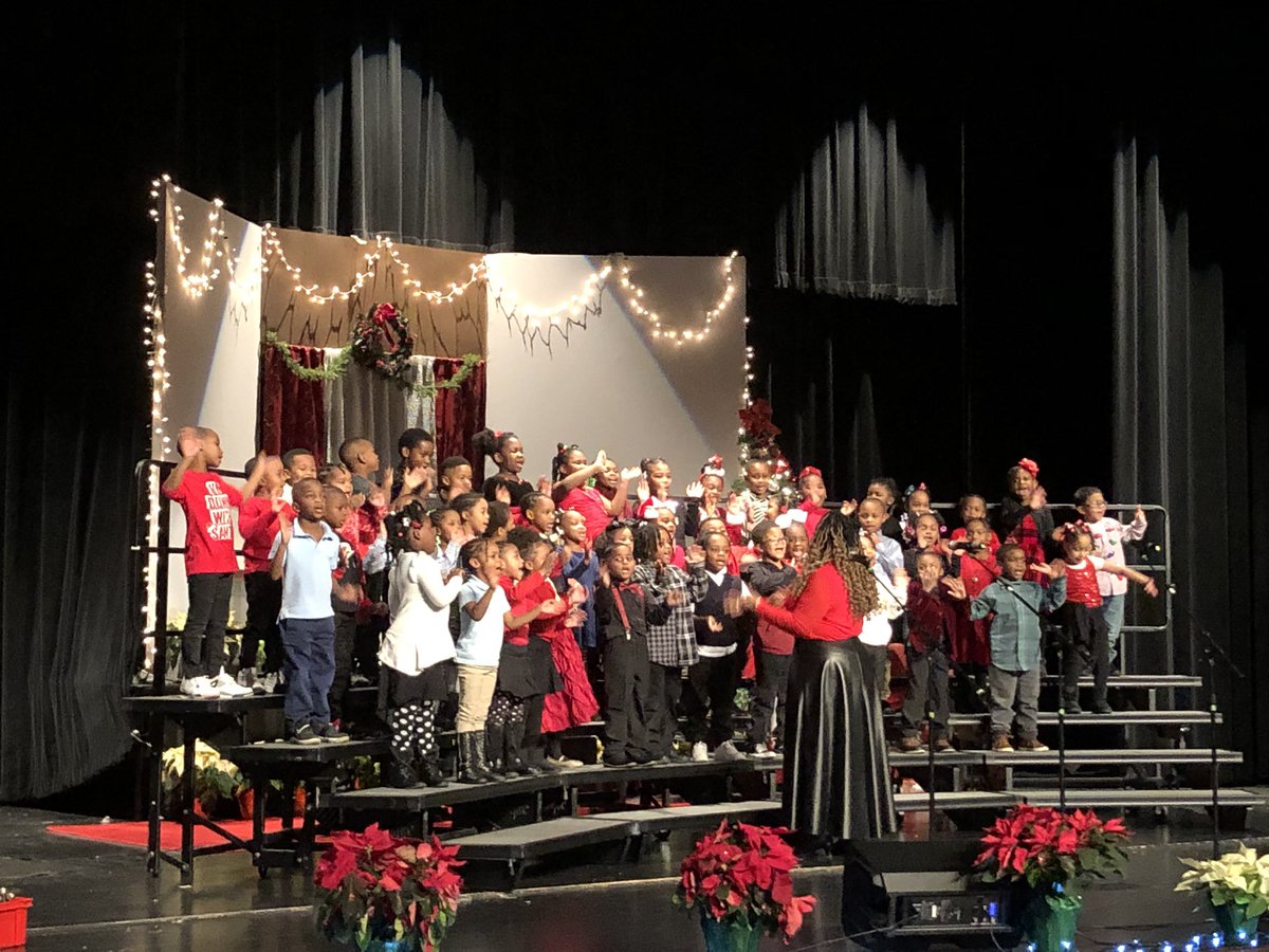 GECdpscd's tweet photo. Golightly Gators shine brightly at the annual Christmas Concert! Thank you music teacher Mrs. Grace and all K-5 students for an awesome program! Happy Holidays! 🎄🎄🎄@Detroitk12 @ADofArts https://t.co/Wo3rOHLXRR