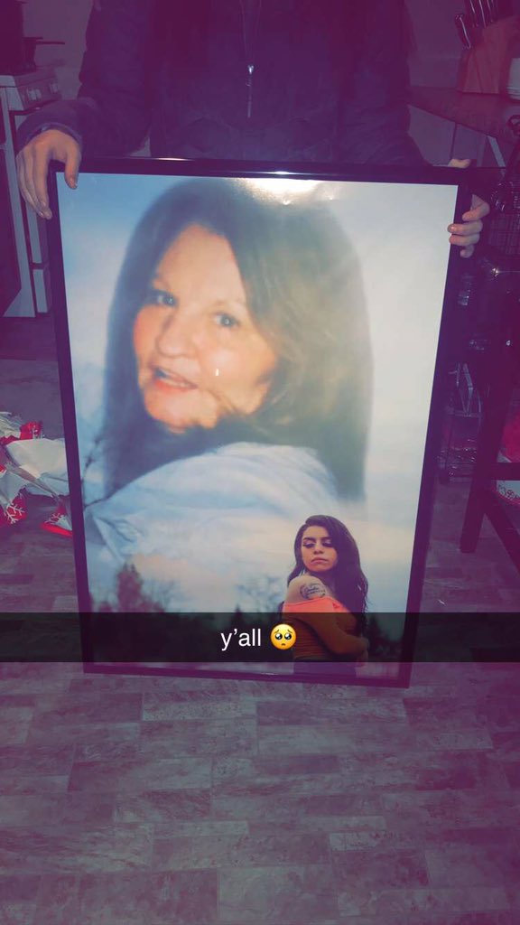 AyannaPreciado's tweet photo. my family knows how hard my grandma’s death has been on me, so they got this made for Christmas 🥺💛 forevaaa watching over me ☝🏽#LLQD🕊 https://t.co/6rxCcMhgC8