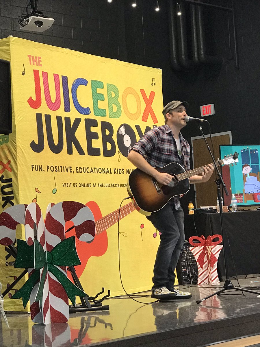 MsPlovesbooks16's tweet photo. Thanks so much, The Juicebox Jukebox for making the world a better and kinder place. #BISDpride #freeportstrong @JuiceboxTweet https://t.co/VqGlOP5wwN