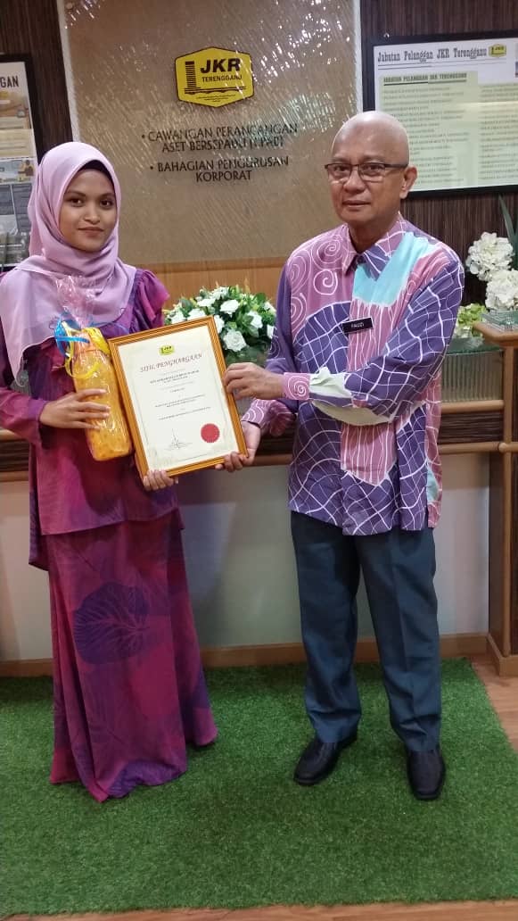 Majlis Penyampaian Sijil Penghargaan Tamat Latihan  kepada Pelajar Latihan Industri di Bhg CPAB &amp; Peng. Korporat  yang disempurnakan oleh JAPK Fauzi bin Junus.
<a href="/JKRTerengganu/">JKR Terengganu</a> 
<a href="/yusufghani200/">تذكرة</a>
<a href="/Nuzulnisa/">Nuzulnisa Barudin</a>
<a href="/jasmi99203168/">jasmi</a>
<a href="/fbjjkr/">Fauzi Junus</a>