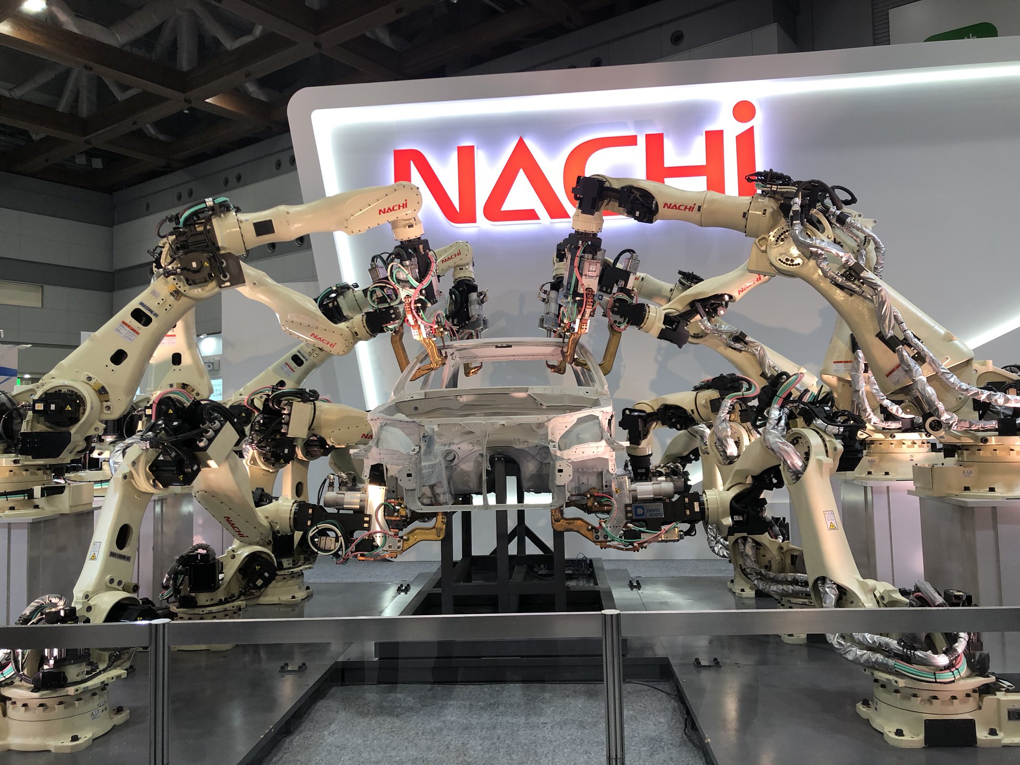 澤田陽子 / Yoko Sawada on Twitter: "2019国際ロボット展 NACHIロボットたちが皆さまをお迎えしております(*´꒳`*)✨✨✨ #国際ロボット展2019 #NACHI… "