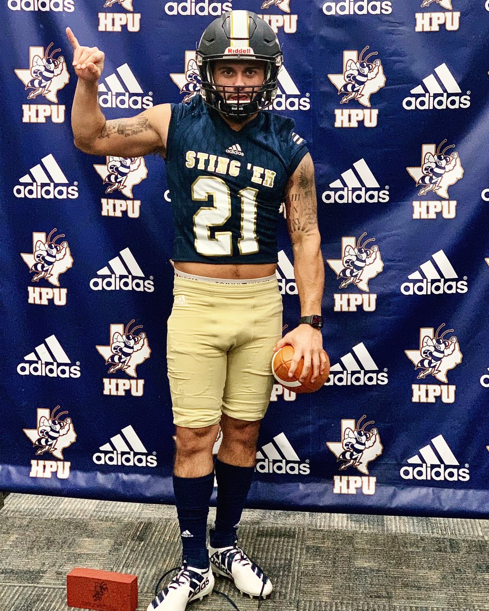christcarti's tweet photo. Extremely blessed to be announcing that I’ll be attending Howard Payne University this spring, I’m coming for everything they said I couldn’t. This one for you brother.  #STINGEM 2️⃣1️⃣🐝 https://t.co/bb37XV1I2X