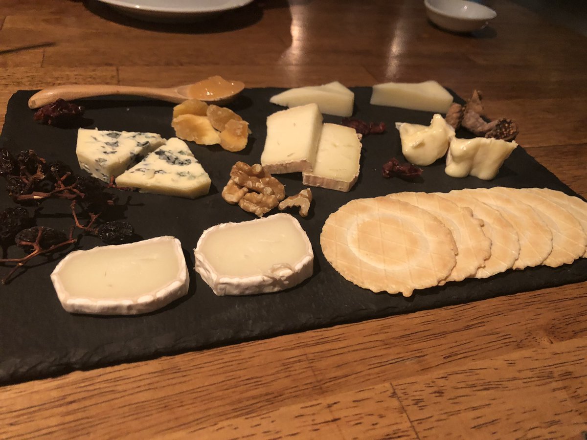 サラ ネルキン 昨日チーズの店daigomiに行ってきました チーズ盛り合わせに5種類入ってました チーズ 好き