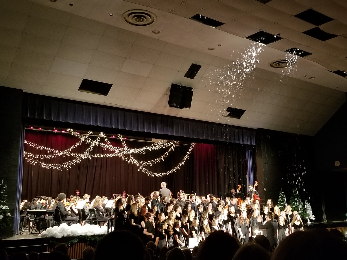 Amazing gifts and such talent shared tonight @MusicSkhs @skhsrebels Winter Concert❄Available to watch online youtube.com/watch?v=PTFikG…
(ff to 1hr:30min)❄ #celebrateSK @ChipPhD @JRapportSKHS @AgnesPelopida