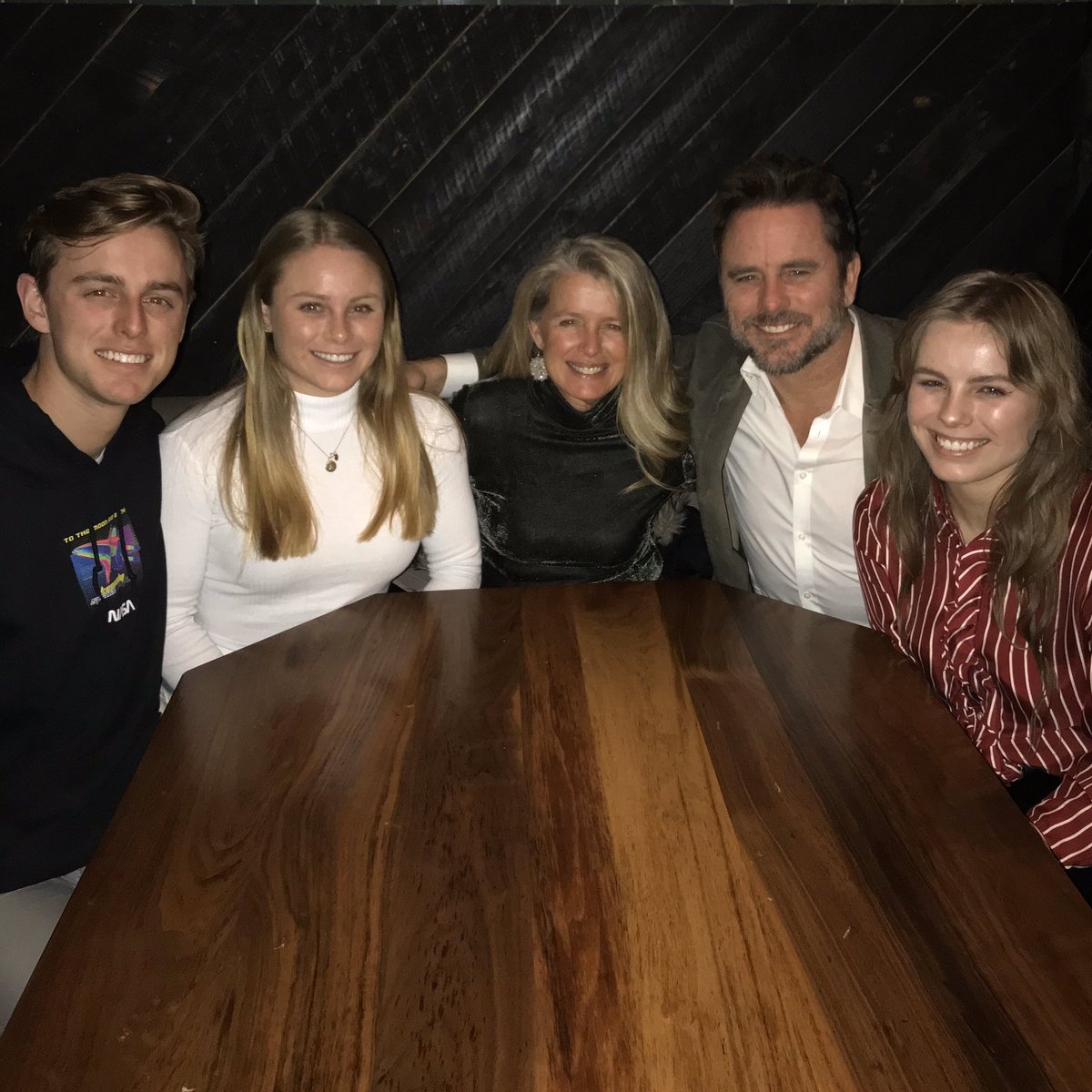 Life is never better than when this family's all together! A perfect dinner  tonight at @bandbnashville with our beautiful “Home For The Holidays”  brood. ❤️🎄❤️🎄❤️, image size:1200x1200