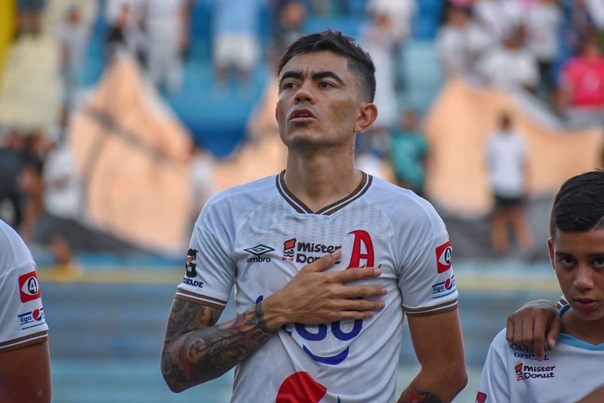 AlianzaFC_sv's tweet photo. 🅰️ gritarlo con el corazón. -4.

#HAGAMOSHISTOR14 https://t.co/SUFvBgoVzS