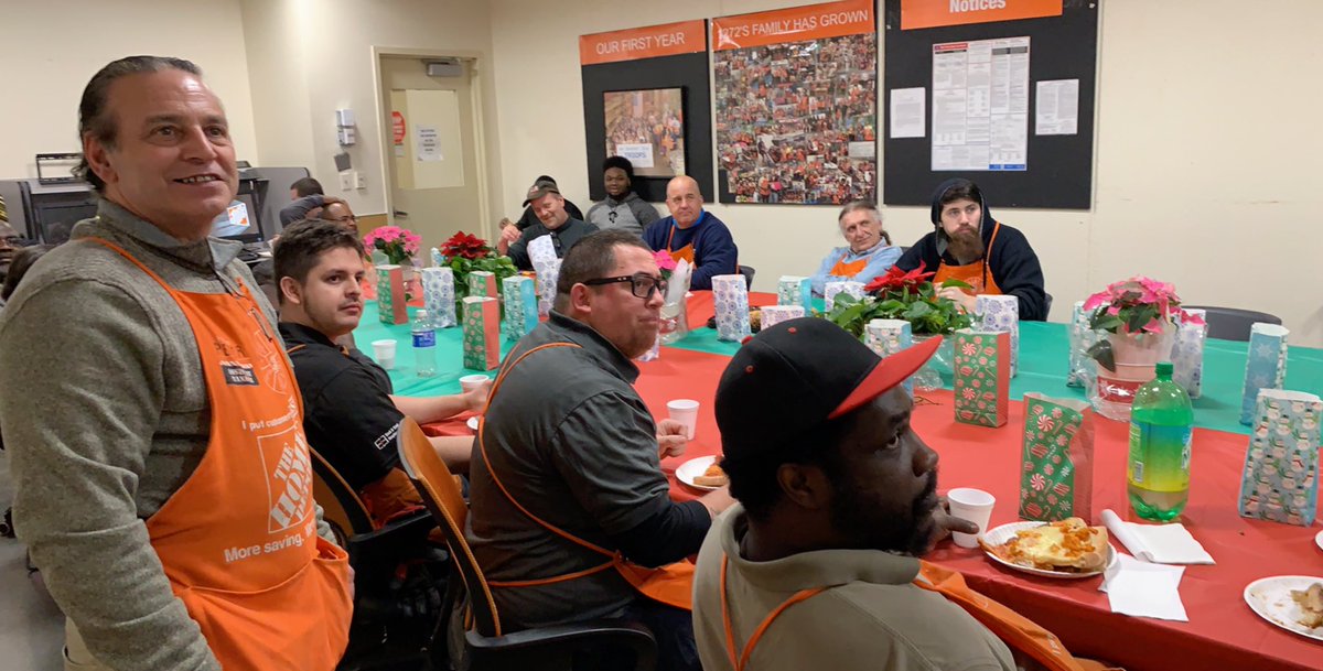 SusanCortese's tweet image. #LateNightSamePage with our team. Taking the time to listen, learn, celebrate &amp;amp; say thank you. Talking about 2020 #HealthyLivingChallenge... It saves lives! @sherryyaskin NOASM Marc shouts out Exzayvian. @HuntingtonHD @MarcSegovia4 @McMullenCJ @DawnOsorio @Selma_Ozkal @SasekMike