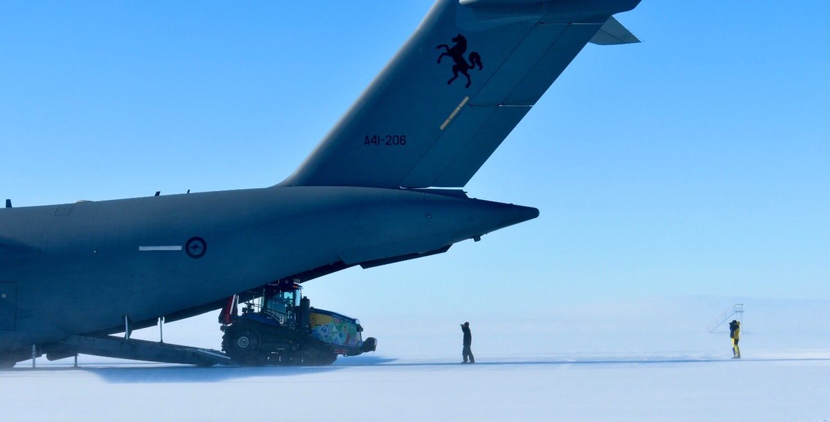 WilliamAdamsCAT's tweet image. Cat Challenger Tractor - MT865E -  in Antarctica (Part 2).

Arrived!

#markwiggins