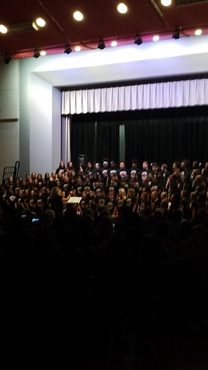 #CougarprideAvl, now the chorus of AMS are now performing!