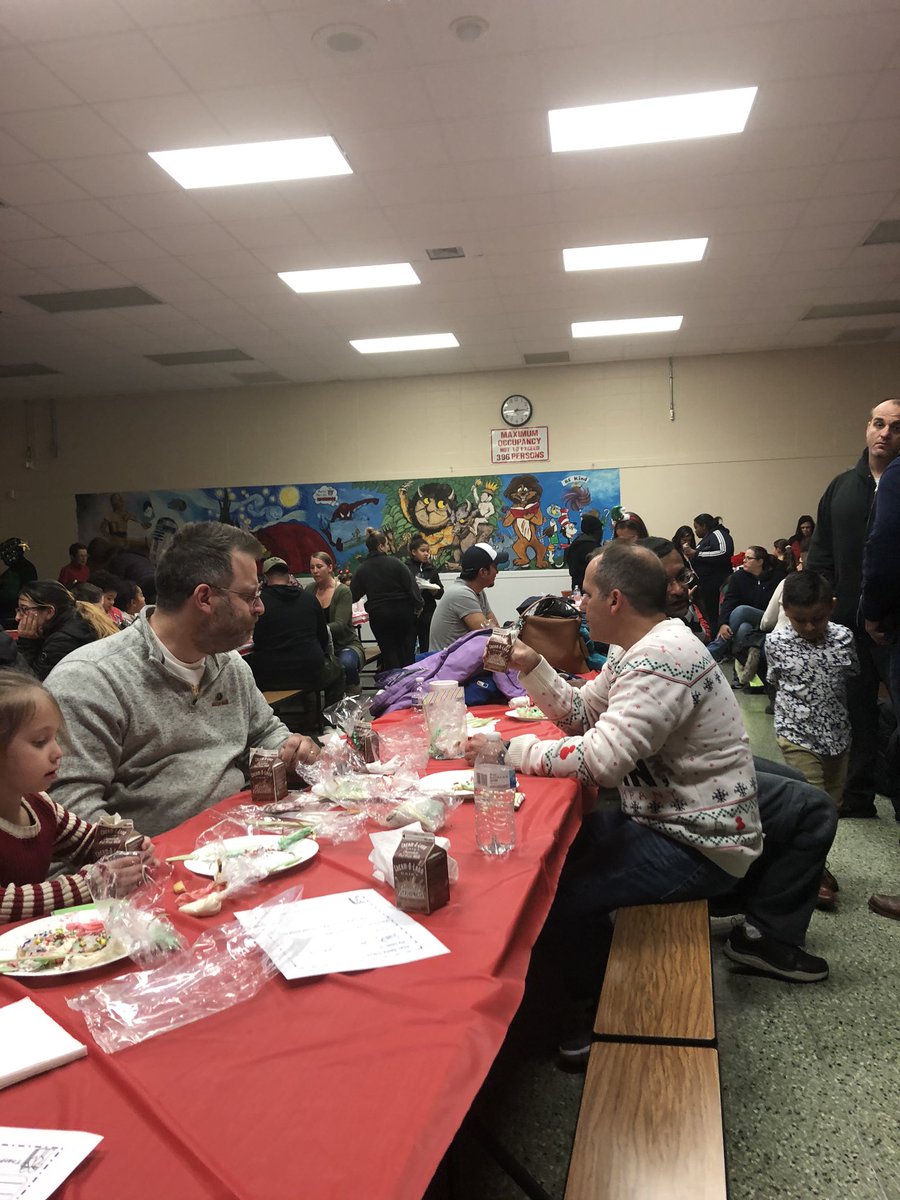 <a href="/CanaanSchool/">Canaan Elementary Sc</a>’s Cookies with Santa night!!  What a way to start the holiday season!!  @PatMedSchools <a href="/PMinstruction/">Lori Cannetti</a> <a href="/HRpmschools/">Joey J. Cohen, Ed.D.</a>  #GoPatMed