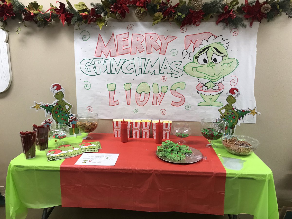Mz_Serrato_CJES's tweet photo. 🎄”Candy Cane Wishes & Chocolate Kisses” Day 3 of #5DaysofXMas at Jordanville #Grinchmas #WildCard #TeamSISD 🎄 https://t.co/KiWtxnfDuL