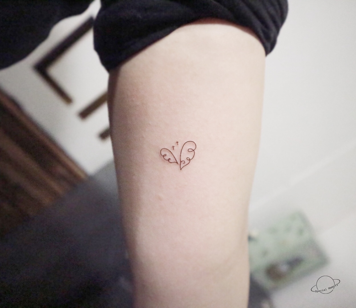 Korea Yong R Tattooer ポイントのレタリング 蝶々 羽です ソウルタトゥー 韓国タトゥー ワンポイントタトゥー ホンデタトゥー ポイントタトゥー Korea Yong R Tattooer ポイントのレタリング 蝶々 羽です ソウルタトゥー 韓国タトゥー ワンポイントタトゥー ホンデタトゥー ポイントタトゥー