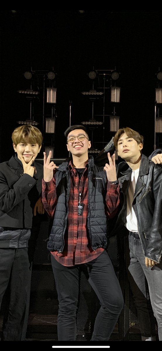imsophanna's tweet photo. i got sandwiches between my bias and my bias wrecker omg #ACEinSeattle #ACE #ChansChingus https://t.co/M4tLIkDN1U