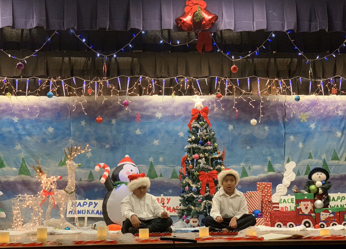 SsusySusy's tweet photo. @KPELions Holiday Show 2019 @CROJPACE3 @MDCPSCommunity @MDCPSTitleI @MDCPSSTEAM https://t.co/6c32oRXZGc