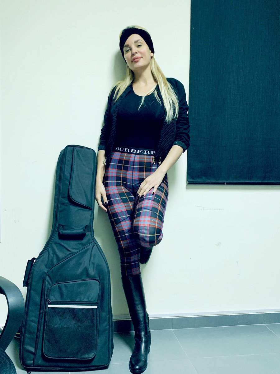 DominiqueHorani's tweet photo. 2 make sense for me : Music 🎶 and family 👨👩👧
العائلة والفن وباقي التفاصيل على مخيلتهم 🧐
#Singing 🎤 #music #musician #singer #lebanon #dubai #happy #enjoy #swipe_left https://t.co/tamf91TcO4