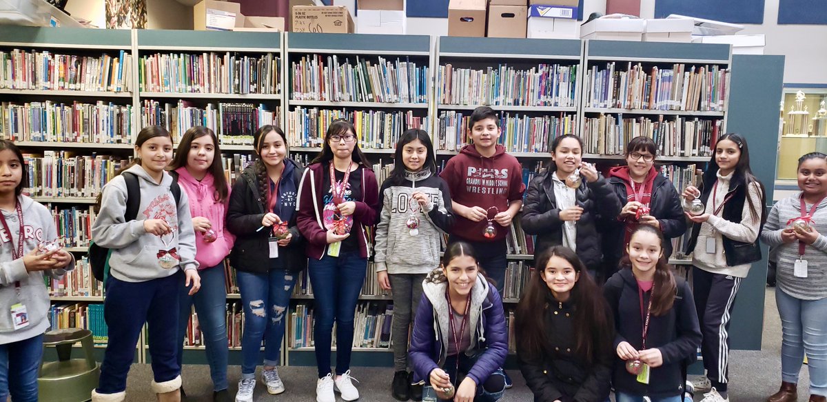 THEGSD200's tweet photo. Today GEAR UP invited 7th and 8th grade students to create a little holiday cheer.

Students were invited to come into the library during lunch to create a special Christmas ornament to take home. 

#PupProud #IHeartGEARUP #GEARUPWorks https://t.co/IHtIDOfEJe