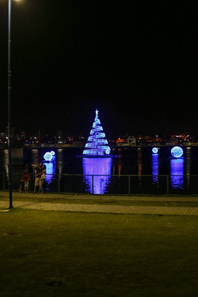 colbertprefeito's tweet photo. Já é #Natal🎅🎄 em #FeiraDeSantana! Estamos com decoração em diversos pontos da cidade e garanto que é um mais lindo que outro. Já foi fazer a selfie?🤳😉🎁 
#NatalEncantado2019 #UmGrandePresentePraVocê https://t.co/9bRMJIKcka