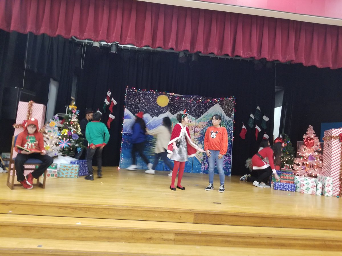 DVISD_DVMS's tweet photo. Great performance by the theater students. How the Grinch Stole Christmas. Thank you parents and staff for your support! Ms. Vines thank you for all your hardwork @DVISD_DVMS @DVPROUD @teachonamission #OnAMissionForSuccess #WritingYourOwnScript https://t.co/Ki6311m362