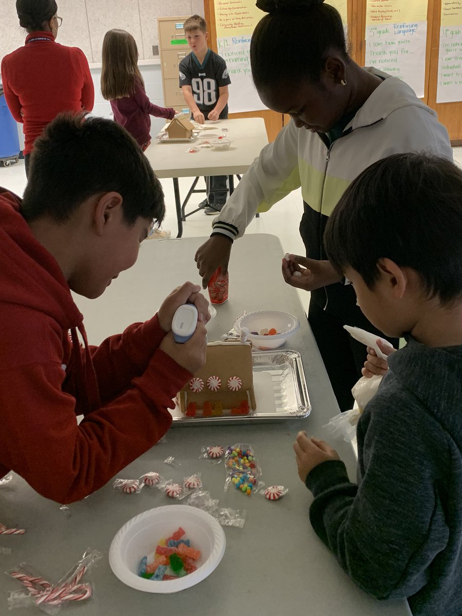 pe_msgift's tweet image. Today we had an awesome mini PBL @ChurchillRoadES @CRS_PTA when we designed buildings found in a community 🏭🏦🏩🎥#fcpspog #POGPOL @fcpsac @fcpsnews @FCPSSupt