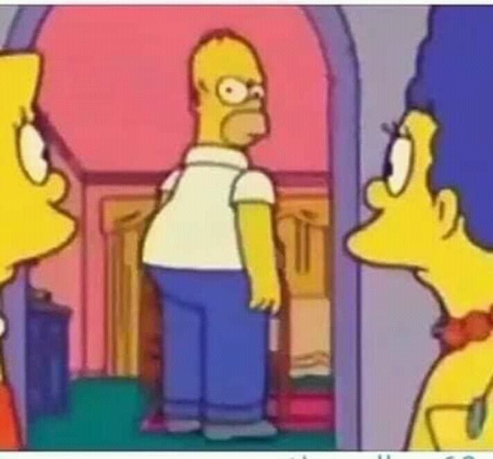 chulowhitehouse's tweet photo. Cuando no me dejan poner The Strokes en las fiestas https://t.co/EuLwHBHfFP