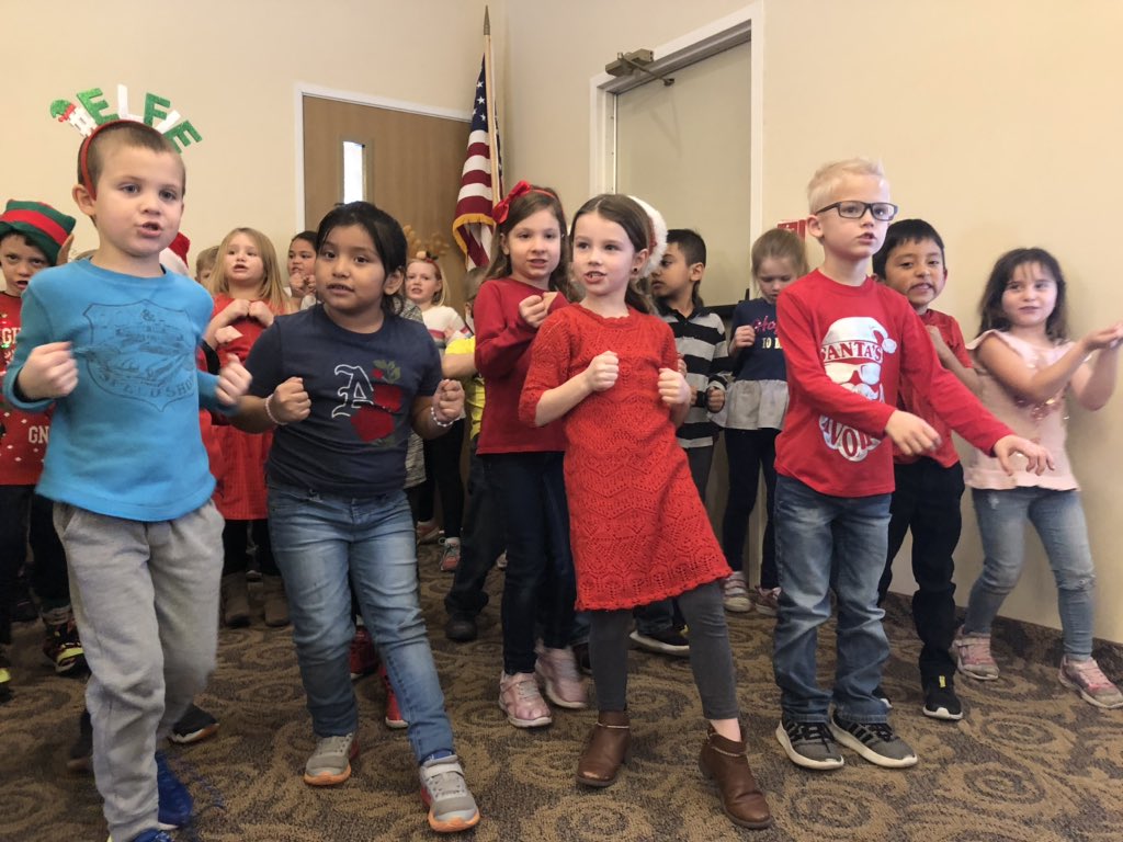 courtney_maas's tweet photo. The @WayneSchools 1stgrade went caroling at Brookdale yesterday. They had a great time singing to a very full room of guests! #spreadingchristmascheer #hugeclass @WayneSchools https://t.co/ShTdEybbZQ