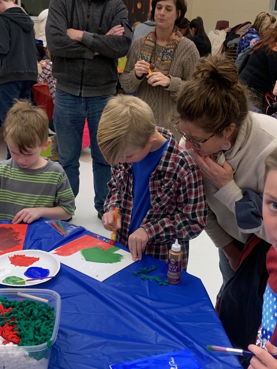 MVPrincipal's tweet photo. Craft Night fun at Mountain View. https://t.co/MfDCEdClW0