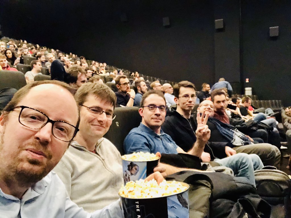 La task Force @jouvegroup fait un break nocturne pour aller voir la Force !
#StarWarsRiseofSkywalker   #MAYTHETASKFORCEBEWITHYOU