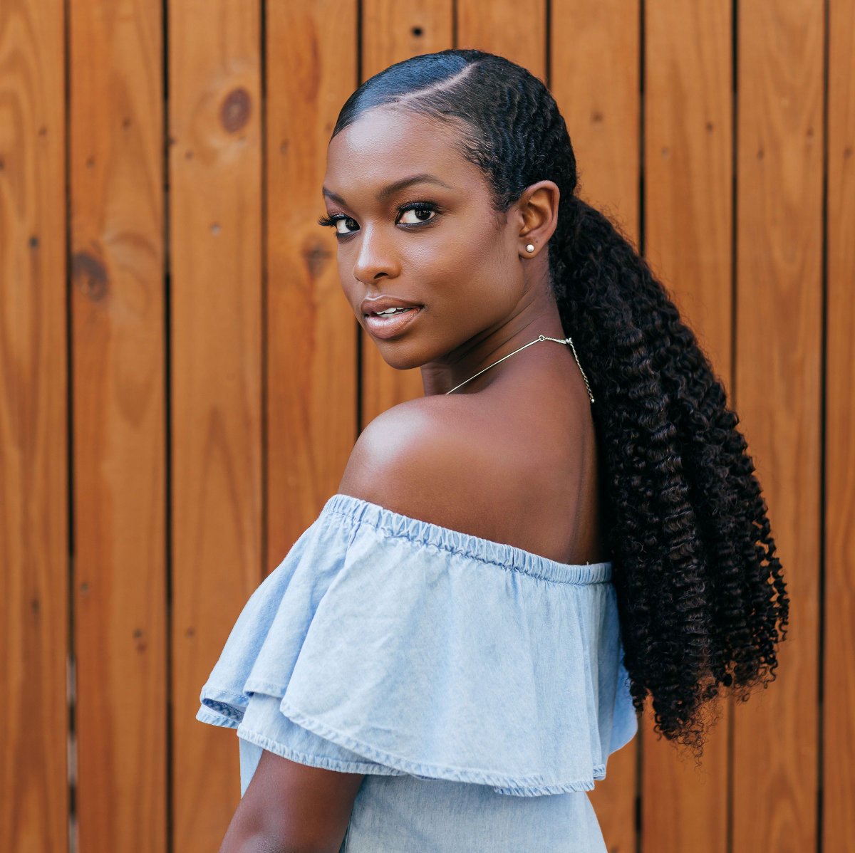 heatfreehair's tweet photo. As we're preparing for our holiday sale, find the gift that reflects the woman you're becoming! Sign up on our site today to get exclusive updates on upcoming deals! Stay tuned.✨// Feat: For Kurls 24" ultra full ponytail. #holidaysale #2020style #updos #newyear #blackhair https://t.co/82tlOPpLdW