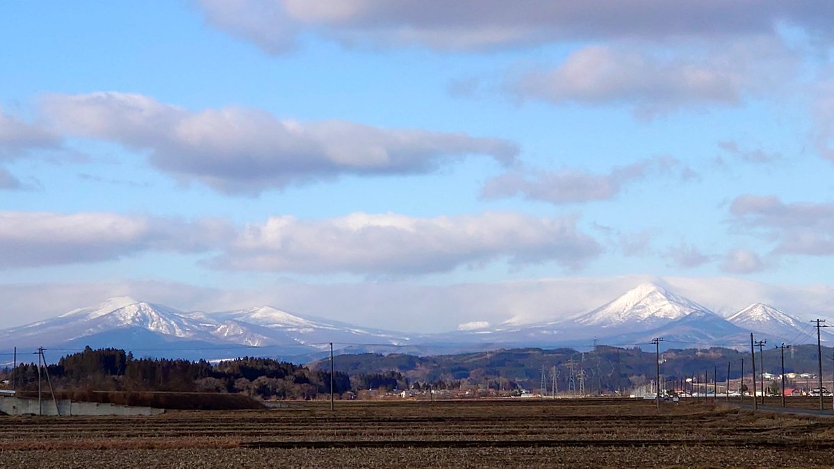 白山 正樹 در توییتر おはようございます 青森県十和田市から見える八甲田山連峰です 引き締まる気温に山々が綺麗です 今日もイイコトありそうですね 八甲田山 青森県十和田市 イマソラ 空ネット