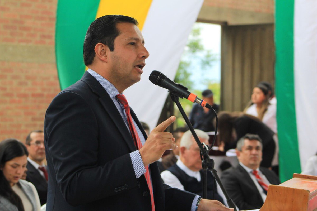 primero_en's tweet photo. #PrimeroEnPolítica Camilo Sastoque transformó a Sutatenza en cuatro años 

El alcalde de Sutatenza Camilo Sastoque ha hecho que el municipio avance en estos cuatro años. Su buen trabajo lo ha posicionado como uno de los mejores alcaldes en la historia de dicha jurisdicción https://t.co/nvwCDes4eY